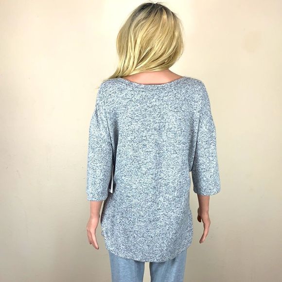 Peace & Pearl’s Women’s Sz small grey 3/4 sleeve scoop neck Sweater - Picture 3 of 6